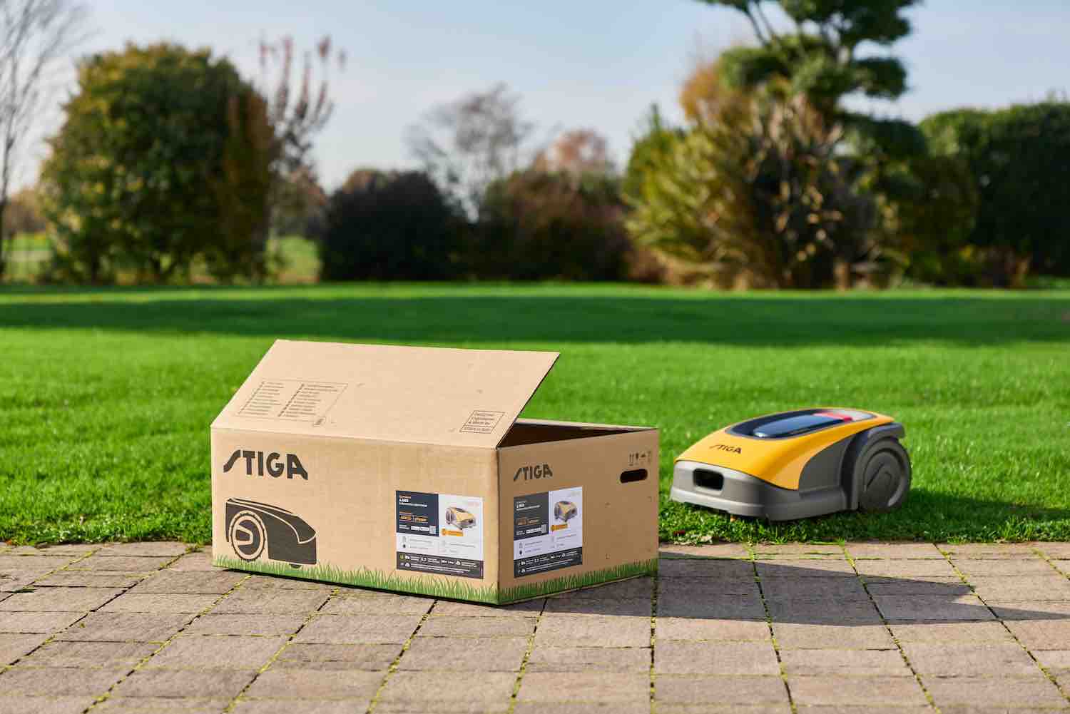 Stiga A 1500 rajalangaton robottileikkuri GPS (1500 m2)